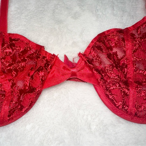 Vintage! Victoria’s Secret Red Lace Bra! - Picture 2 of 7